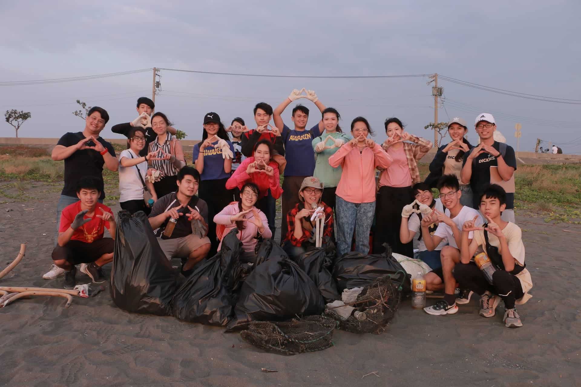 【2020 武昌教會高雄淨灘】學生牧區前往阿公店溪淨灘，清除超多廢棄漁具！